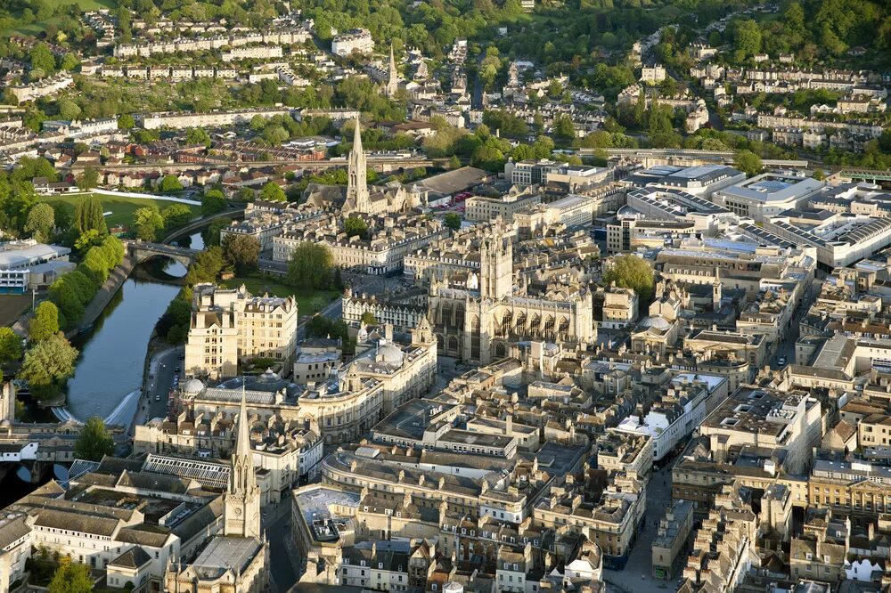 Бат Сомерсет Англия. Bath город в Англии. Бат город в Англии Королевский полумесяц. Город бат Англия сверху.