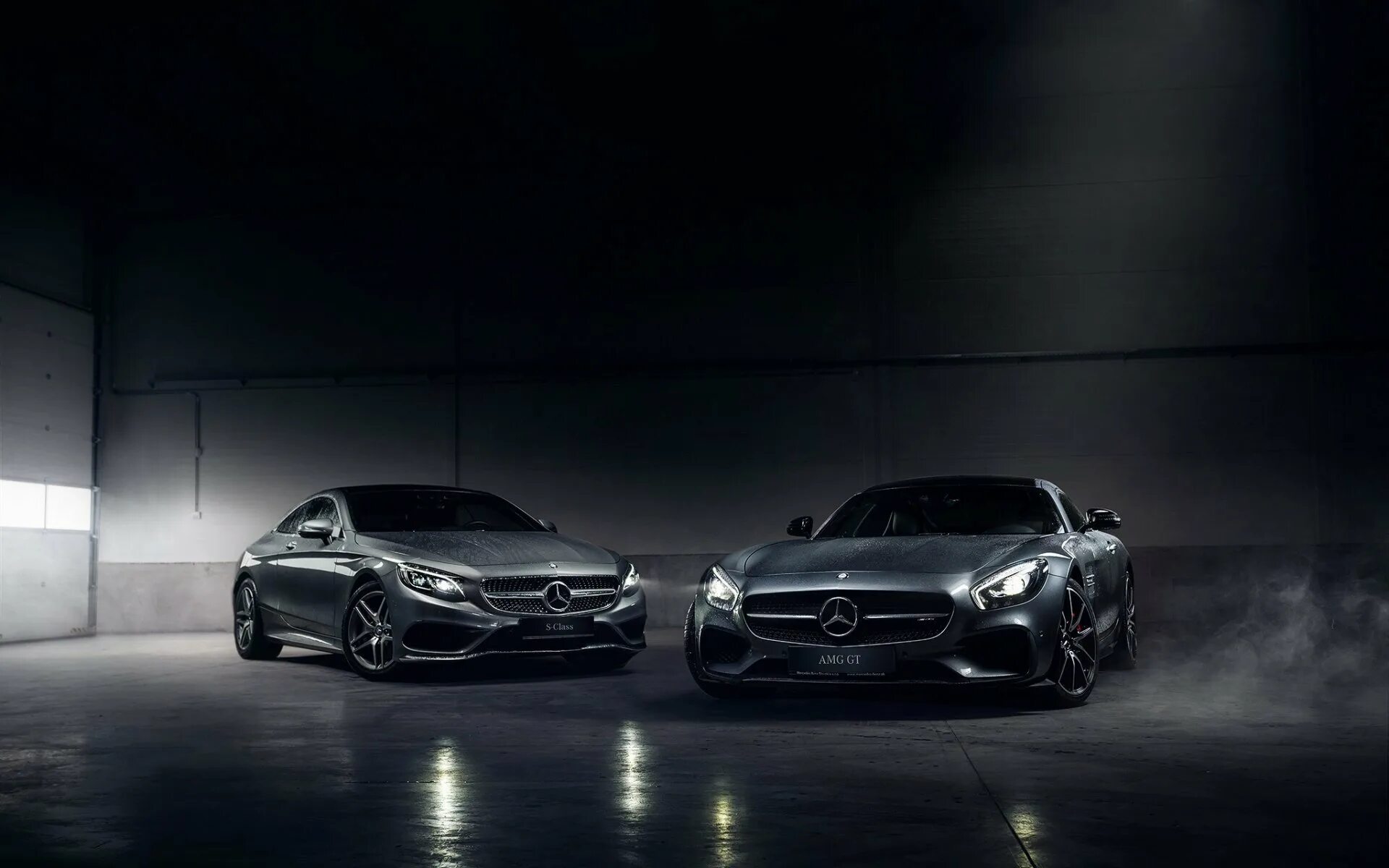 Мерседес на черном фоне. Mercedes Benz AMG. Mercedes Benz AMG gt 63 s. Мерседес АМГ 63 на черном фоне. Mercedes AMG e63 s черная.
