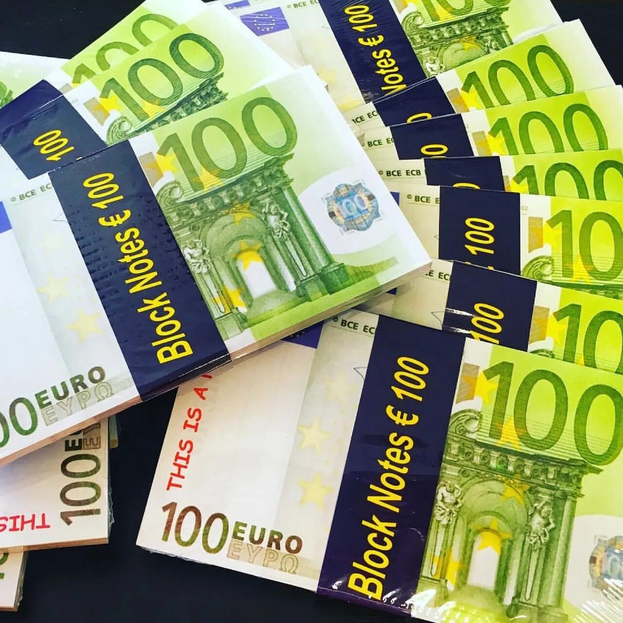 Самые крупные евро. 100 Евро. Купюры евро. Купюры по 100 евро. Банкнота СТО евро.