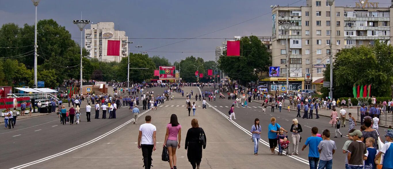 Тирасполь где этот город. Площадь Суворова Тирасполь. Приднестровье столица Тирасполь. Тирасполь площадь города. Площадь Тирасполя Приднестровье.