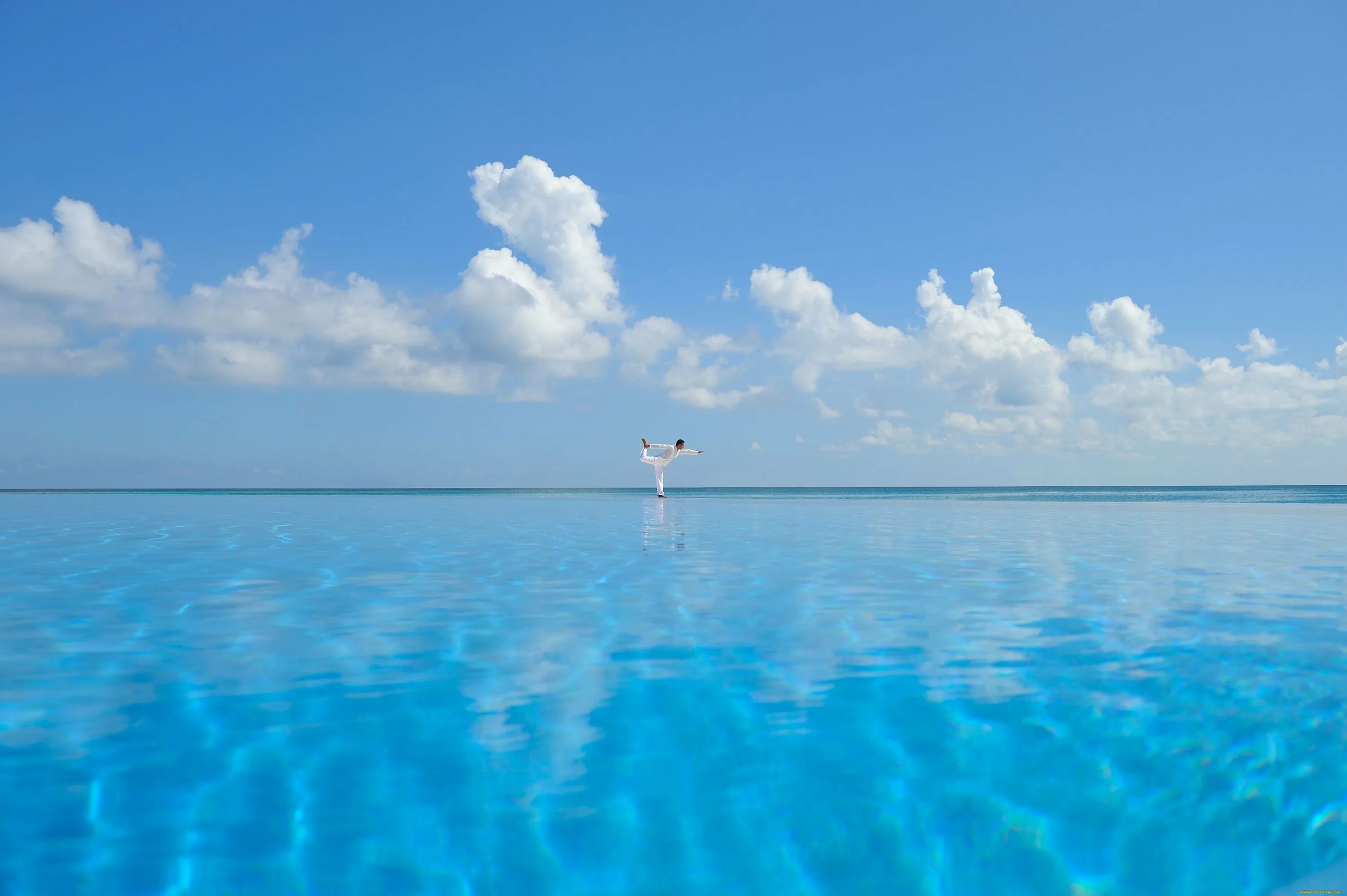 Кристальное море. Велассару Мальдивес. Природа море. Голубое море. Обои на рабочий стол море.