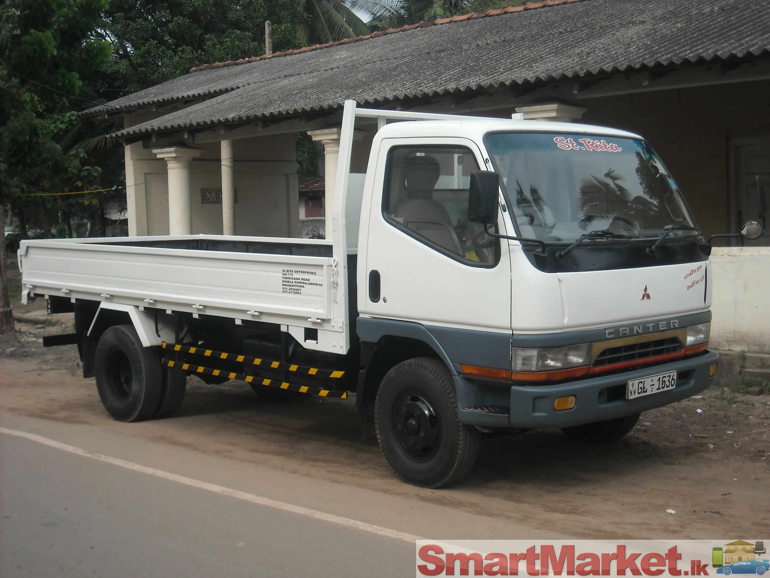 Mitsubishi бортовой. Митсубиси Кантер 3т бортовой. Митсубиси Кантер 1991. Mitsubishi Canter 2005 бортовой. Митсубиси Кантер fe517bn.