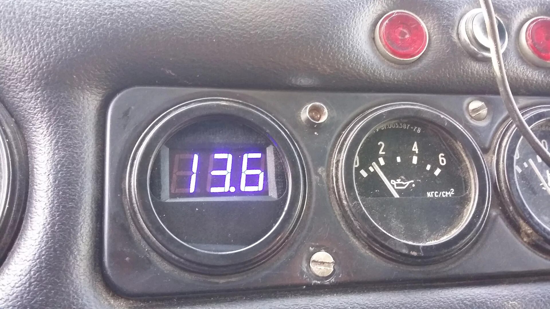 Вольтметр газ. Цифровой вольтметр на уаз 469. вольтметр автомобильный уаз 469. вольтметр автомобильный стрелочный 12в уаз. вольтметр 12v уаз 469.
