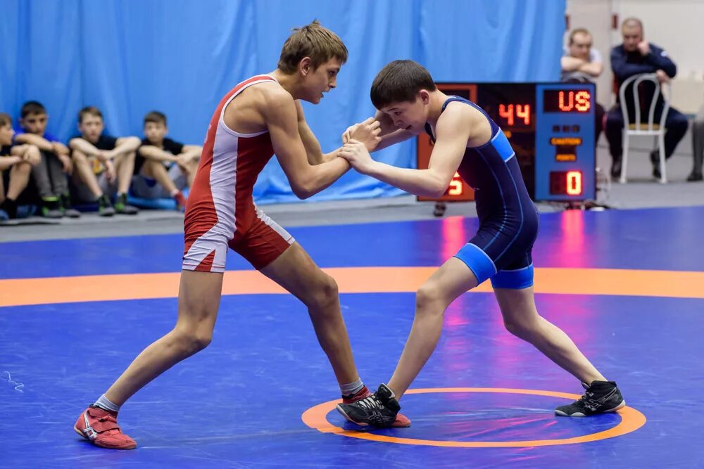 Битва юношей. Григоримскоя борьба для детей. Вольная борьба дети. Юноши борцы. Юные борцы греко-римского стиля.