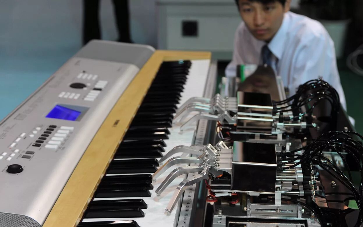 Современные музыкальные технологии. Японские технологии. Робот с синтезатором. Робот пианист. Ии для написания песен