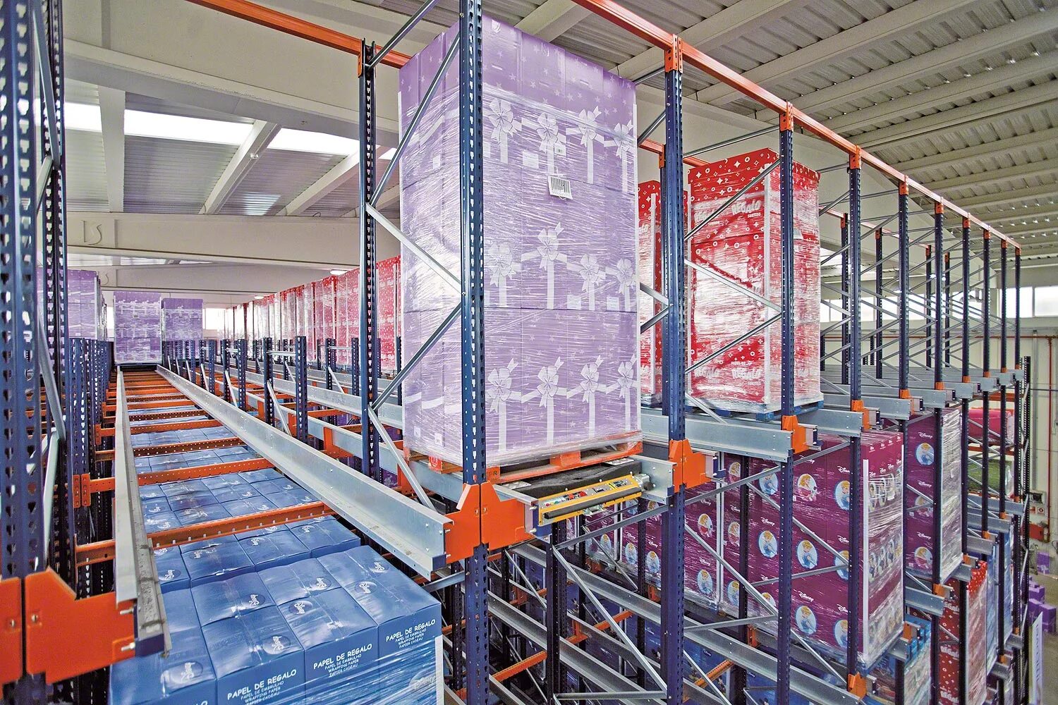 Мезонинные стеллажи для склада. Запрещено нагружать стеллаж. Запрещается размещать грузы на стеллажи которые. Запрещается размещать грузы на стеллажи которые. Микрон набивные стеллажи.