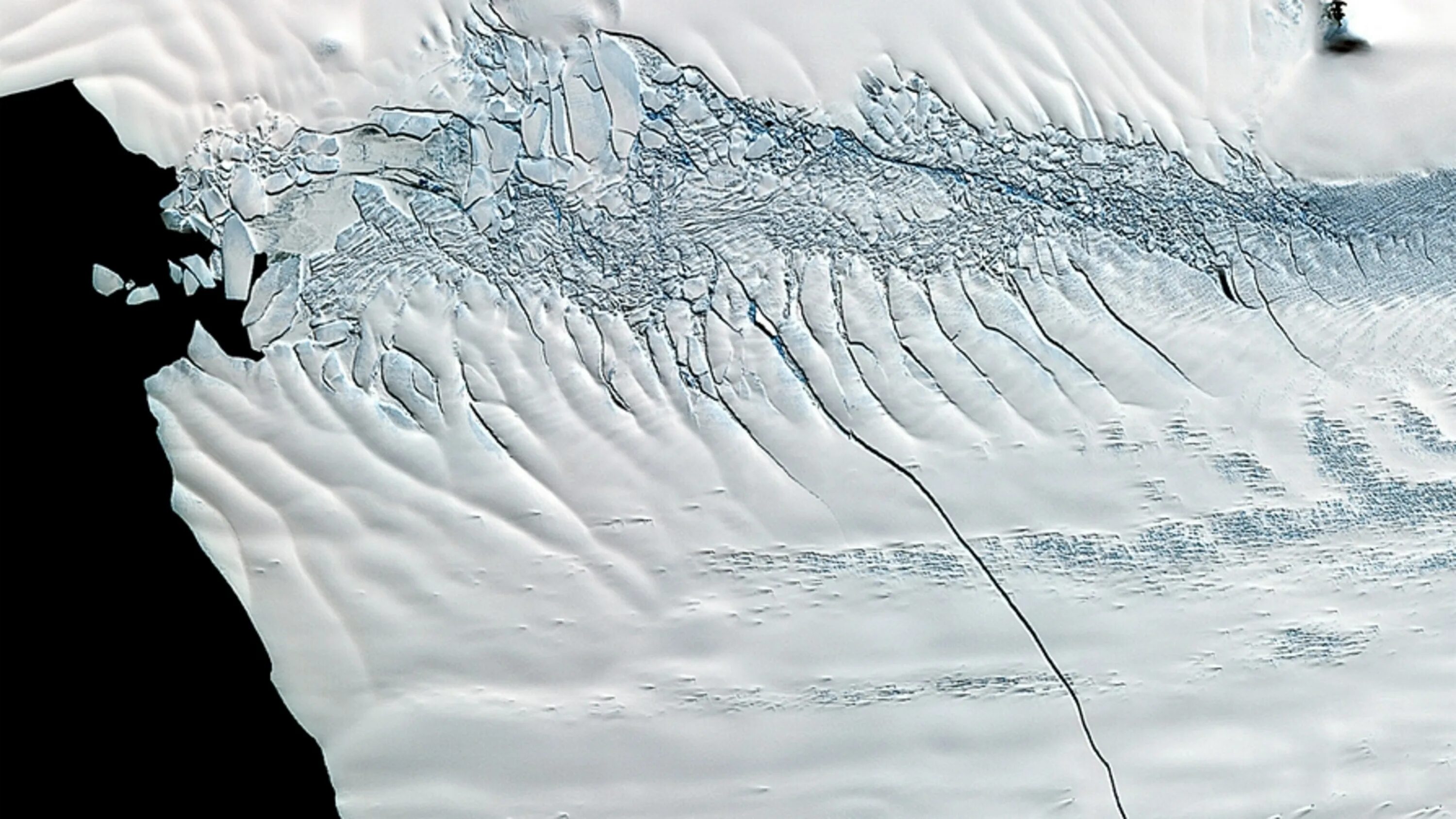Трещина в горах. Ледник Пайн-Айленд. Шельфовый ледник Фильхнера. Шельфовый ледник Пайн-Айленд. Гигантский Айсберг откололся от ледника в Антарктиде.