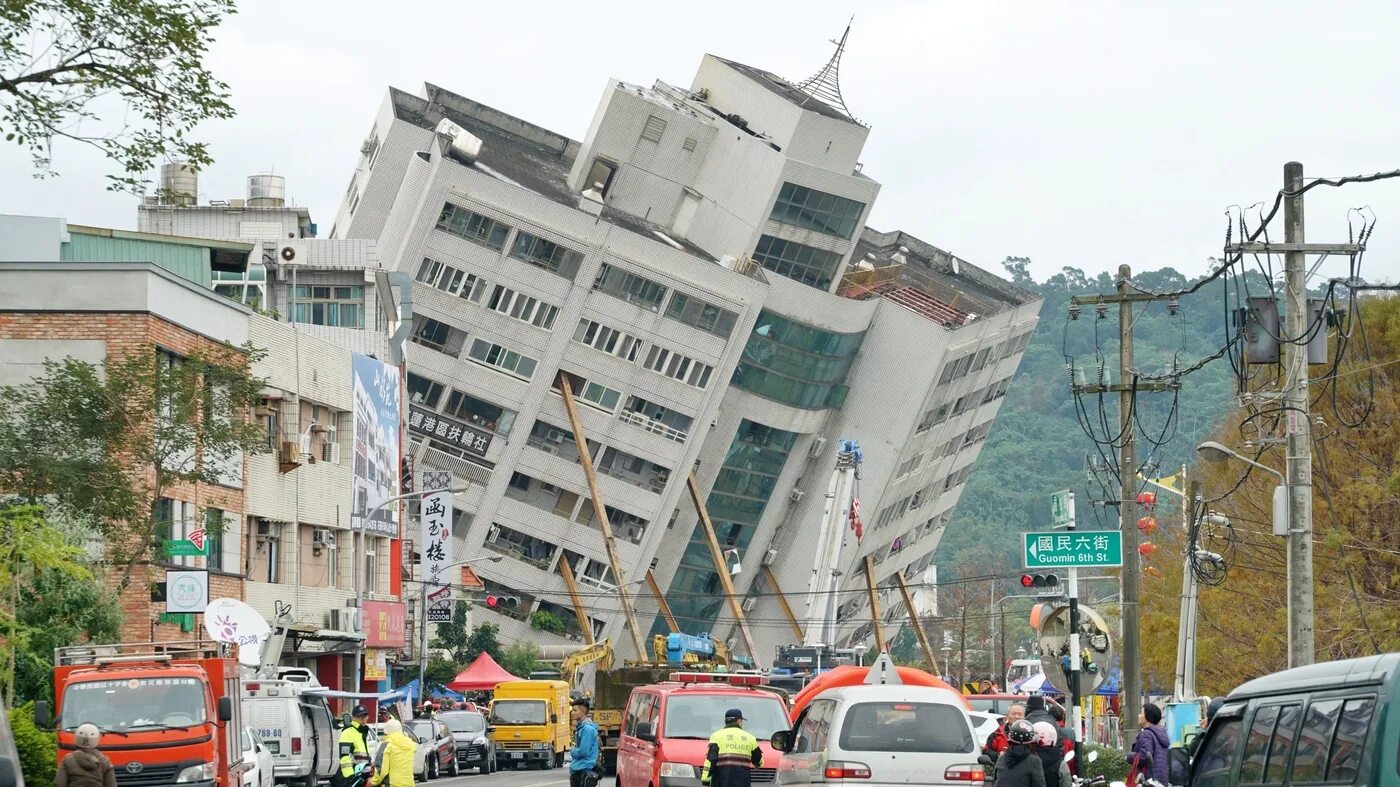 Тайвань землетрясение тайланд. Землетрясение на Тайване 1999. Разрушение от землетрясения. Землетрясение в здании.