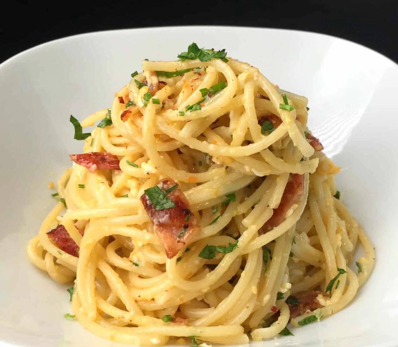 Паста карбонара с желтком. Спагетти с яйцом. Our favourite dishes спагетти. Eggs pasta advertising. Спагетти и омлет.