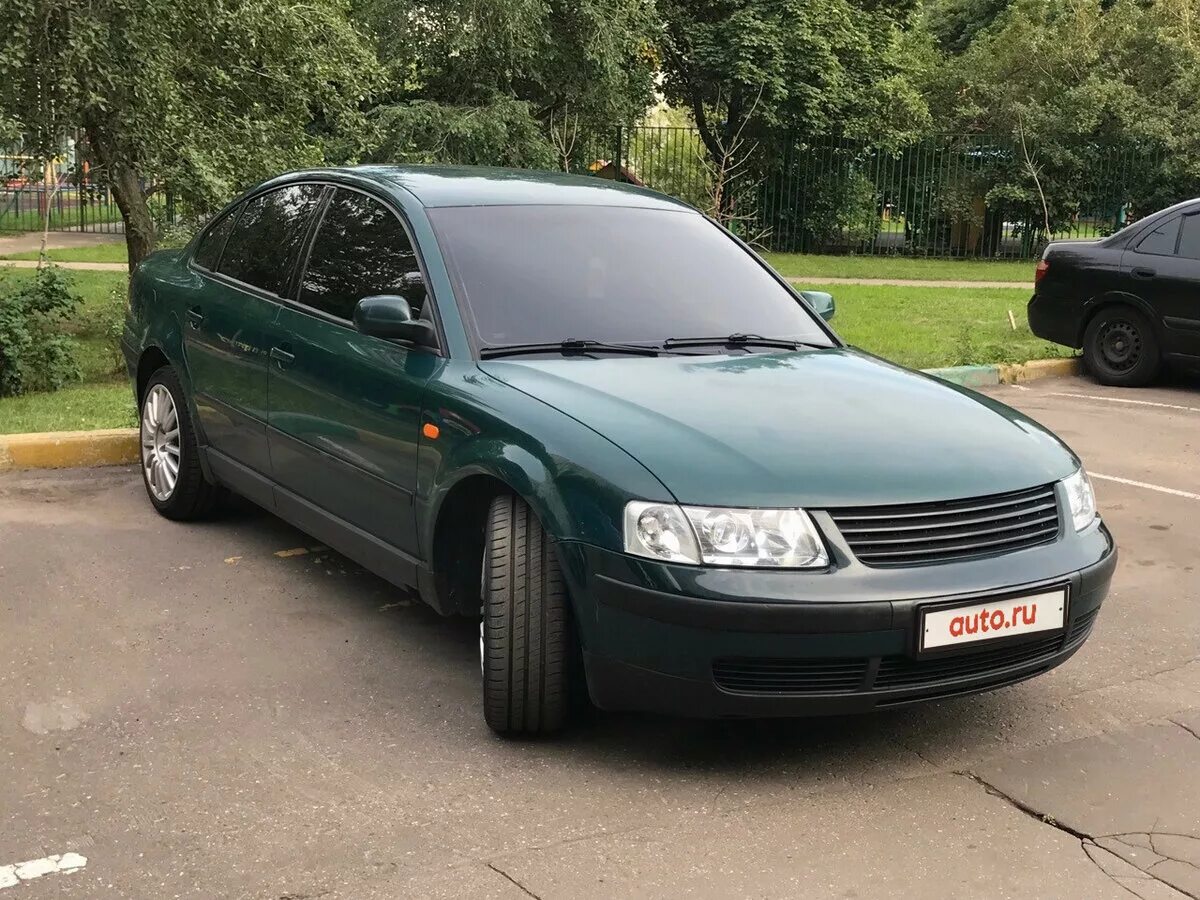 Пассат б5 1999 год. Volkswagen Passat b5 зеленый. Фольксваген Пассат б5 зеленый седан. Фольксваген Пассат б5 зеленый цвет. Фольксваген Пассат б5 темно зелёный.