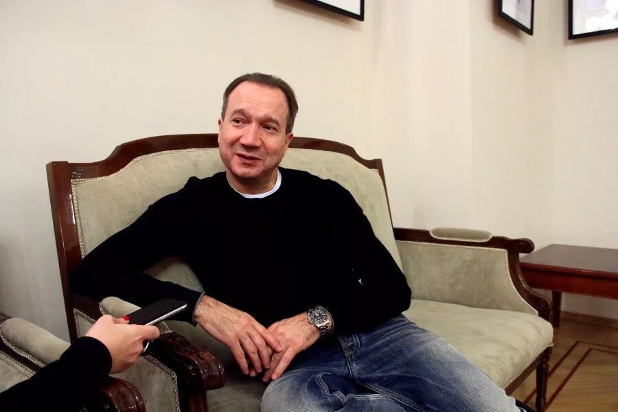 Глава современника. Виктор рыжаков театр. худрук современника виктор рыжаков. художественный руководитель театра современник виктор рыжаков. виктор рыжаков театр современник.