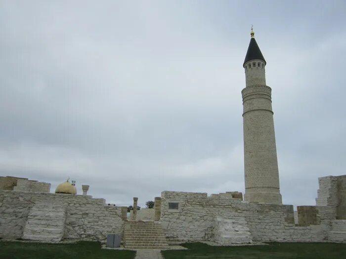 Музей заповедник болгар. Ханская усыпальница болгар. Волжская булгария ханская усыпальница. Ханская усыпальница болгарское городище. Ханская усыпальница болгар.