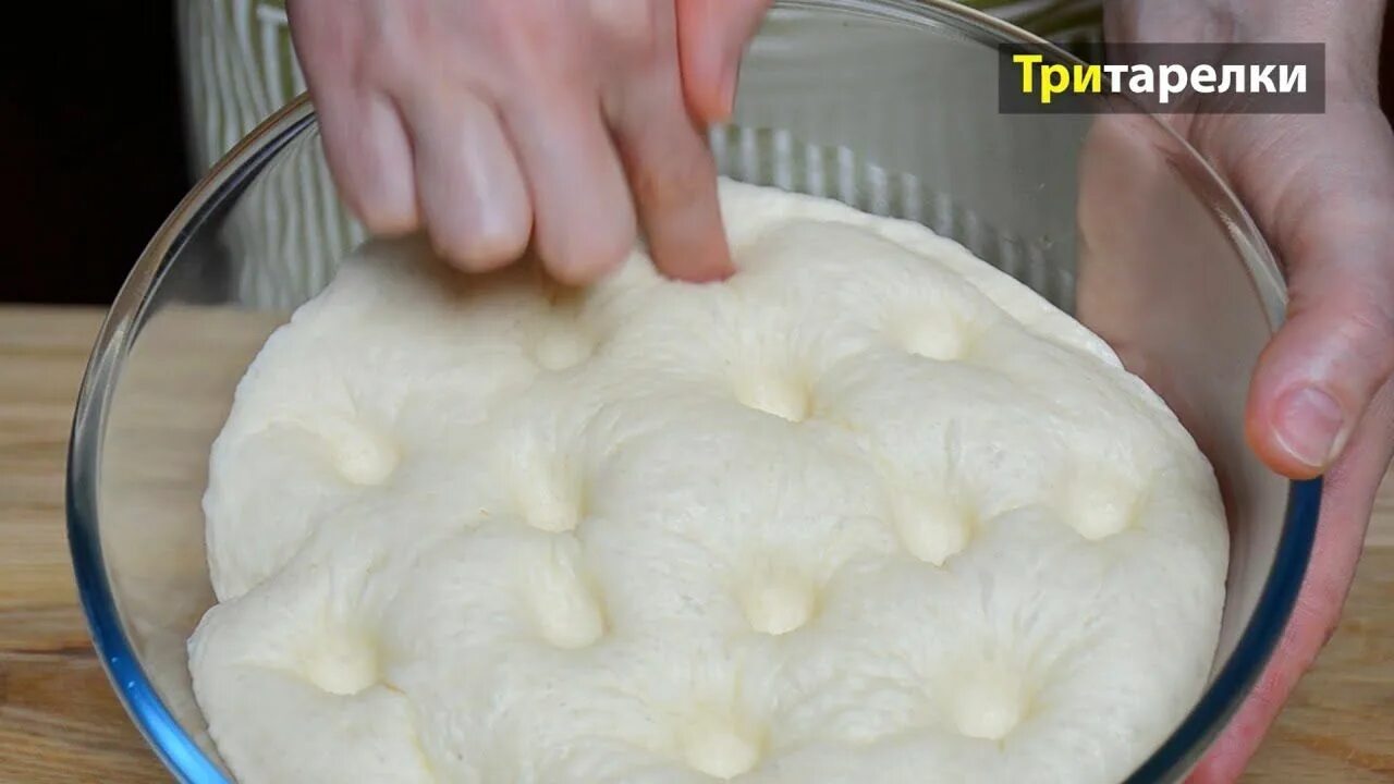 Как сделать воздушное тесто. Дрожжевое тесто на кефире. тесто для пиццы на кефире с дрожжами. тесто на кефире видео. тесто на мокрых дрожжах.