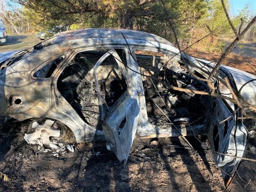 Где сгорели машины. Обгорелые тела людей в машинах. Человек сгорел заживо в машине.