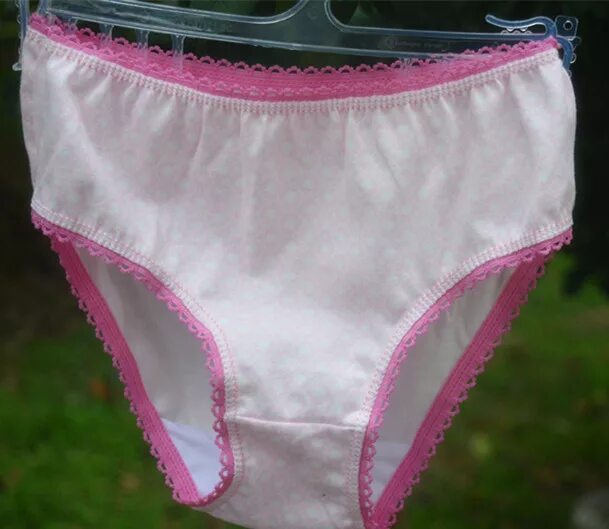 панталоны детские с рюшами. хлопковый топ и трусики для девочек. модные детские трусы. принцессы в нижнем белье. нижнее белье в детском саду для девочек.