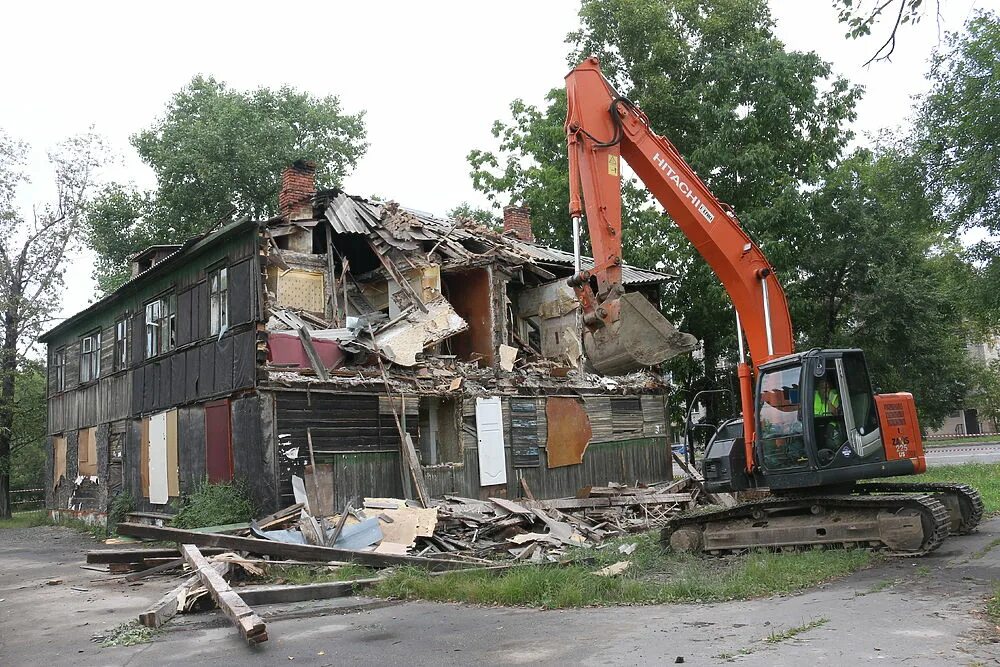 Коммунальные здания. Бараки на прудах хабаровск. Хабаровск проспект 60-летия октября бараки. Снос бараков. Снос бараков отрадный.