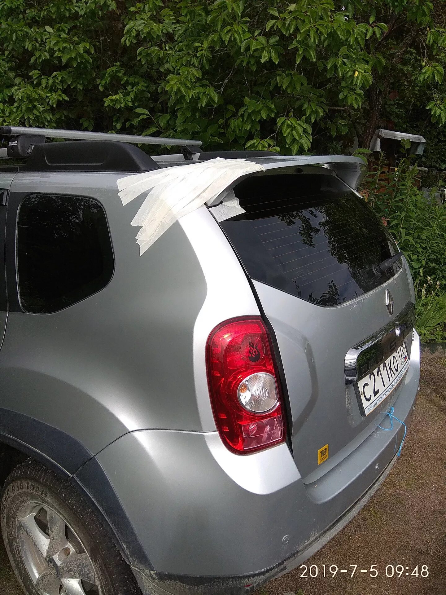 Duster 2 спойлер. Спойлер багажника дастер. Спойлер cross renault duster. Renault duster спойлер чистое стекло. Задний спойлер на рено дастер.