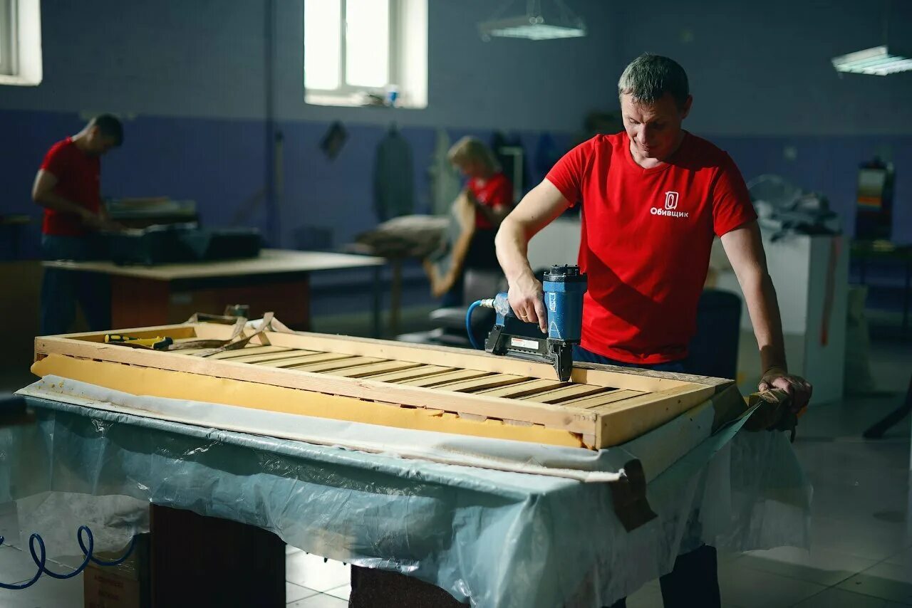 Ярославль вакансии сборщика. Сборщик изделий из пластмасс. Сборщик изделий из древесины. Работник склада. Сборщик заказов.