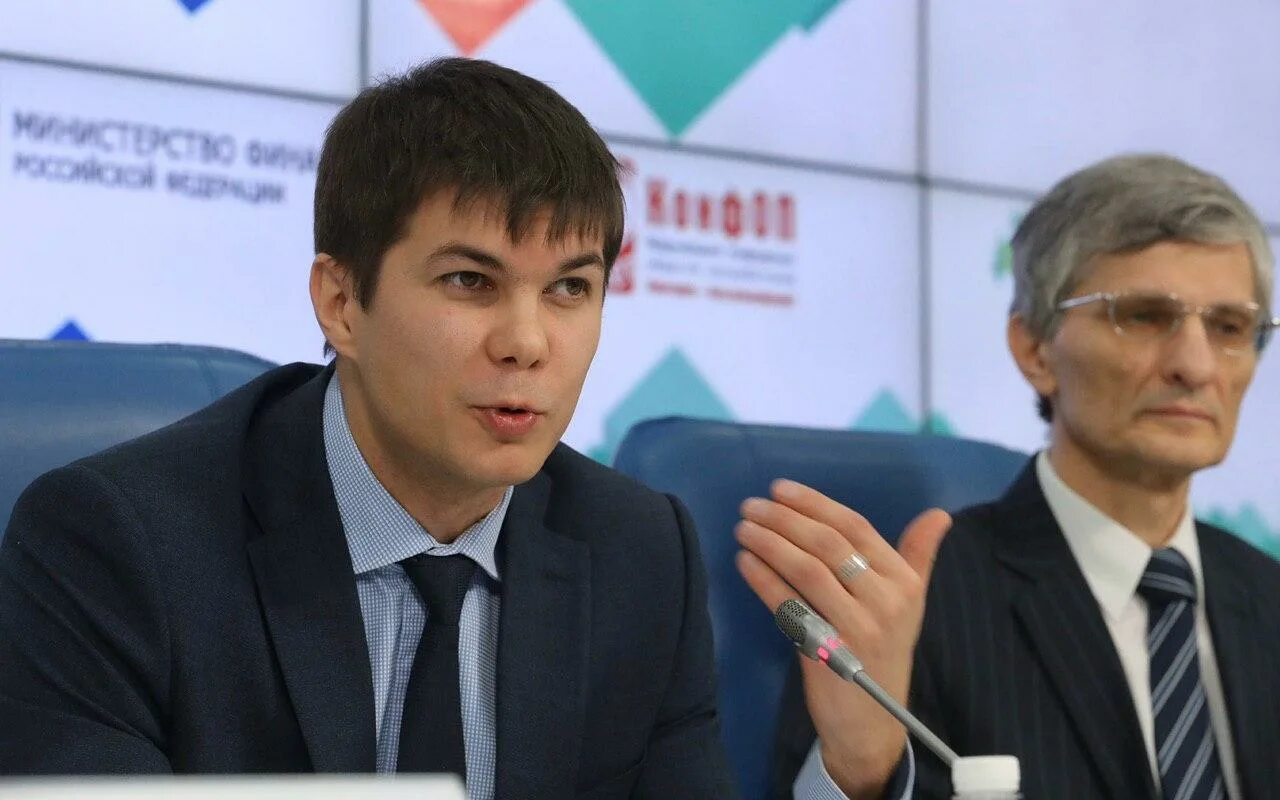 Заместитель директора департамента. Попова анна николаевна департамент минэк. Степанова валерия алексеевна минэкономразвития. Яковлев алексей вячеславович минфин. Заместитель директора департамента.