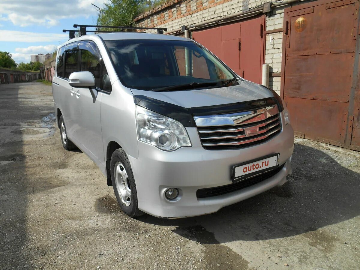 Тойота ной 2. Тойоту полторы лет. Отзывы ноах. Тойота ноах драйв 2. 0 cvt, 2006 года.