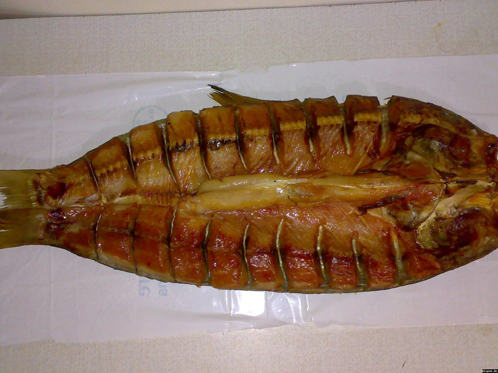 копченая рыба астрахань. речная рыба холодного копчения. селенские исады астрахань. вид разделки копченой рыбы. астраханская копченая рыба.