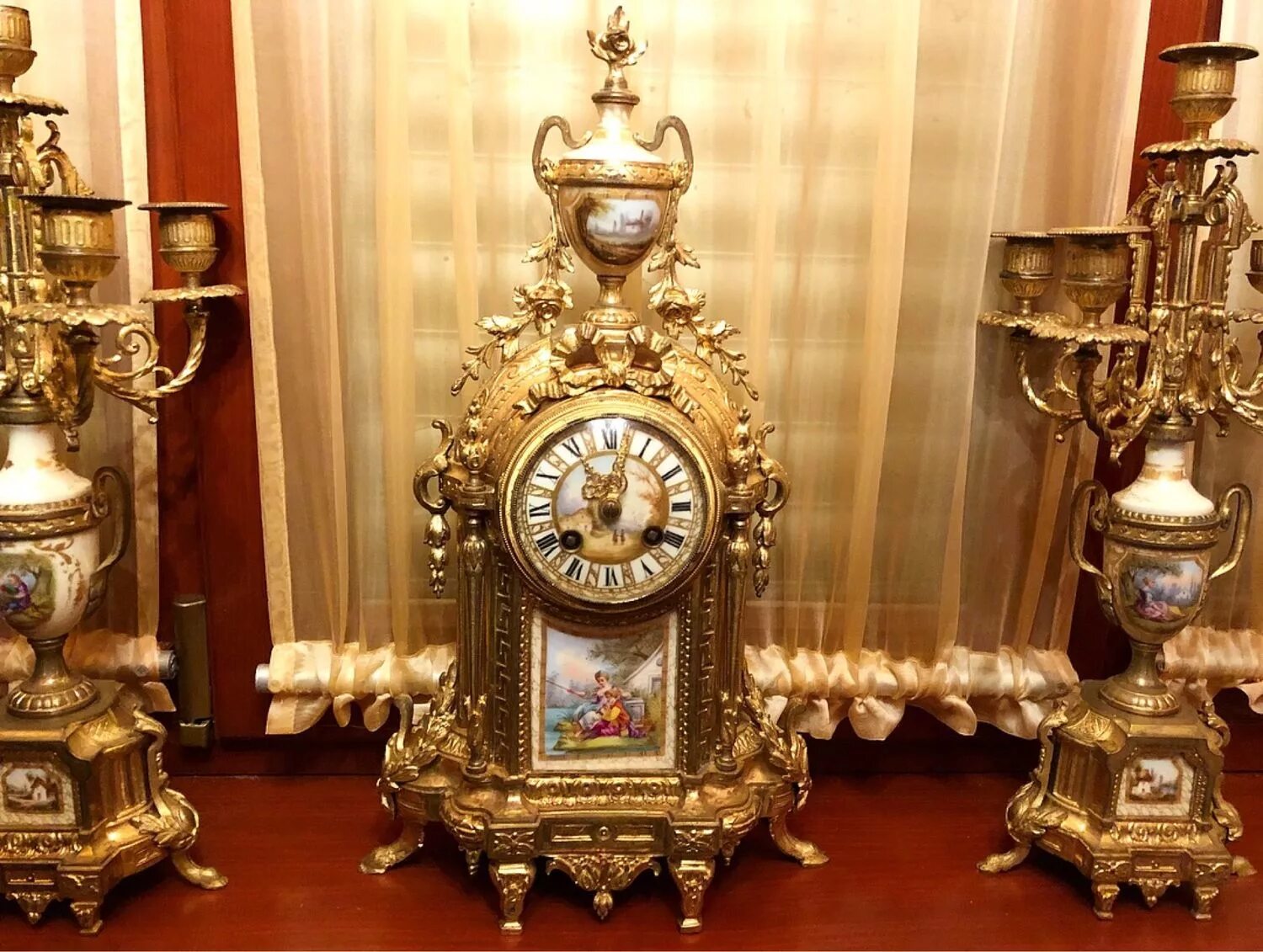 Старинный каминный часы. Старинный каминный часы. Каминные часы. Старые каминные часы. Старинный каминный часы.