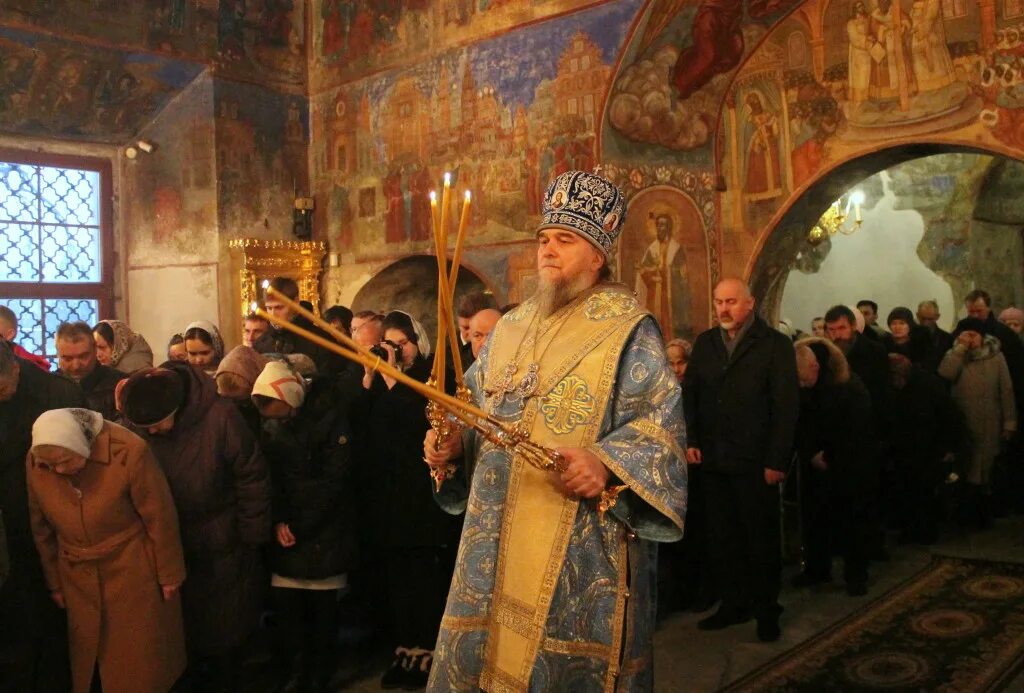 службы в храмах рыбинска. рыбинск отец илия иверский храм. храм иверской в рыбинске настоятель храма. молебен на начало учебного. малая служба в храме.