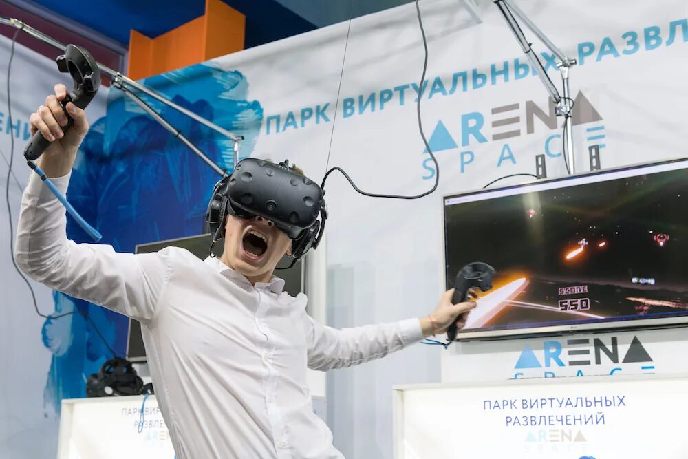 Arena Space VR. Виртуальный парк развлечений. Аттракционы виртуальной реальности в Москве. VR аттракционы космос.