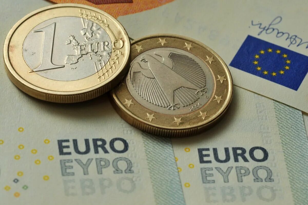 12000 рублей в евро. Евро. инфляция евро. европейский евро. инфляция в еврозоне.