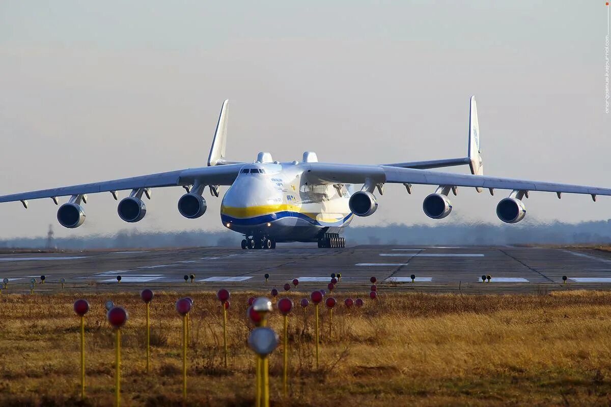 Самый большой самолет бомбардировщик. Stratolaunch model 351. Самый большой самолет бомбардировщик. Самый большой самолет бомбардировщик. Самолет мрия ан-225.