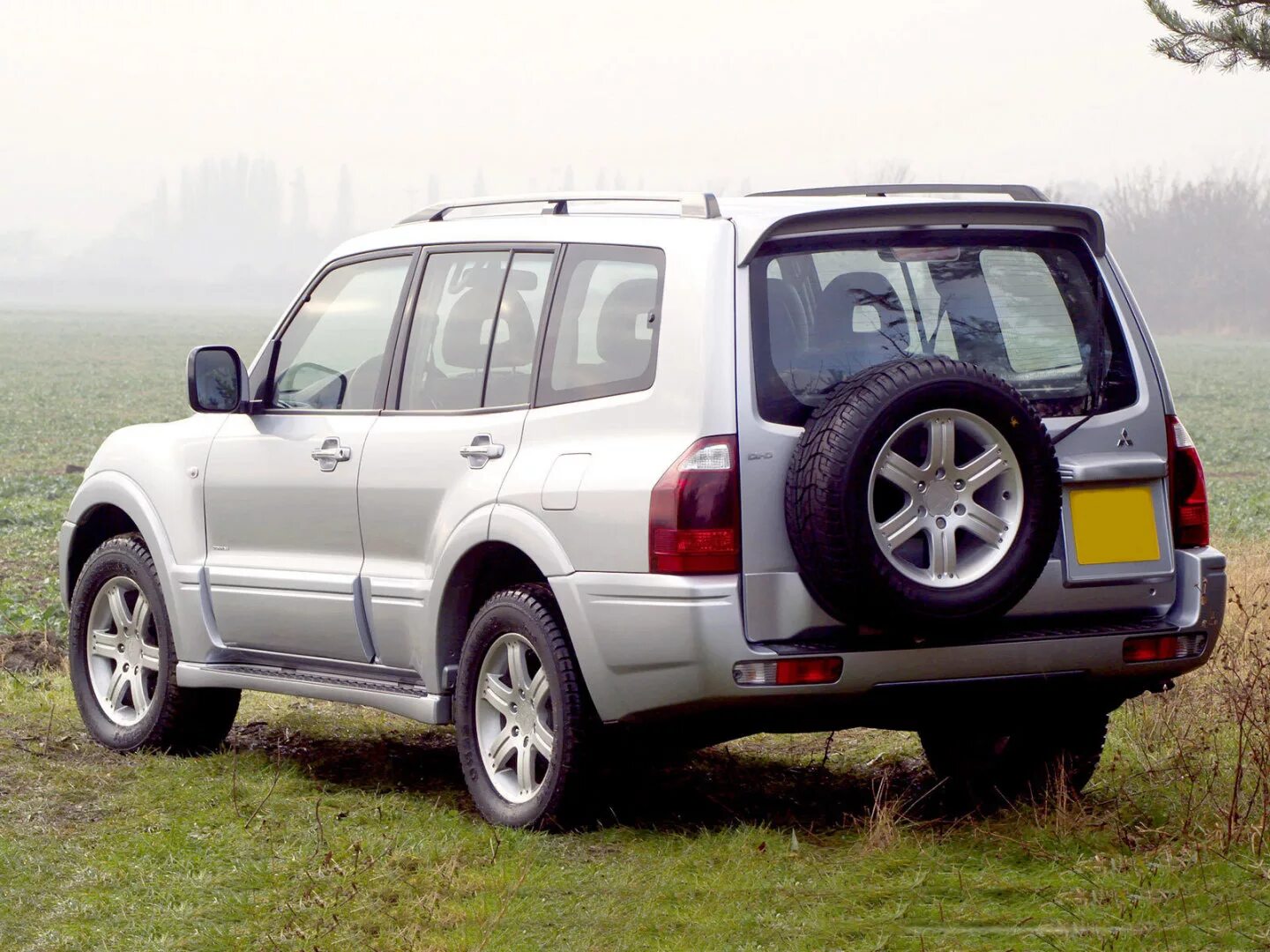 Mitsubishi pajero 3. Mitsubishi pajero 3 поколение. Mitsubishi pajero 3. Мицубиси монтеро 2004. Mitsubishi pajero 3.