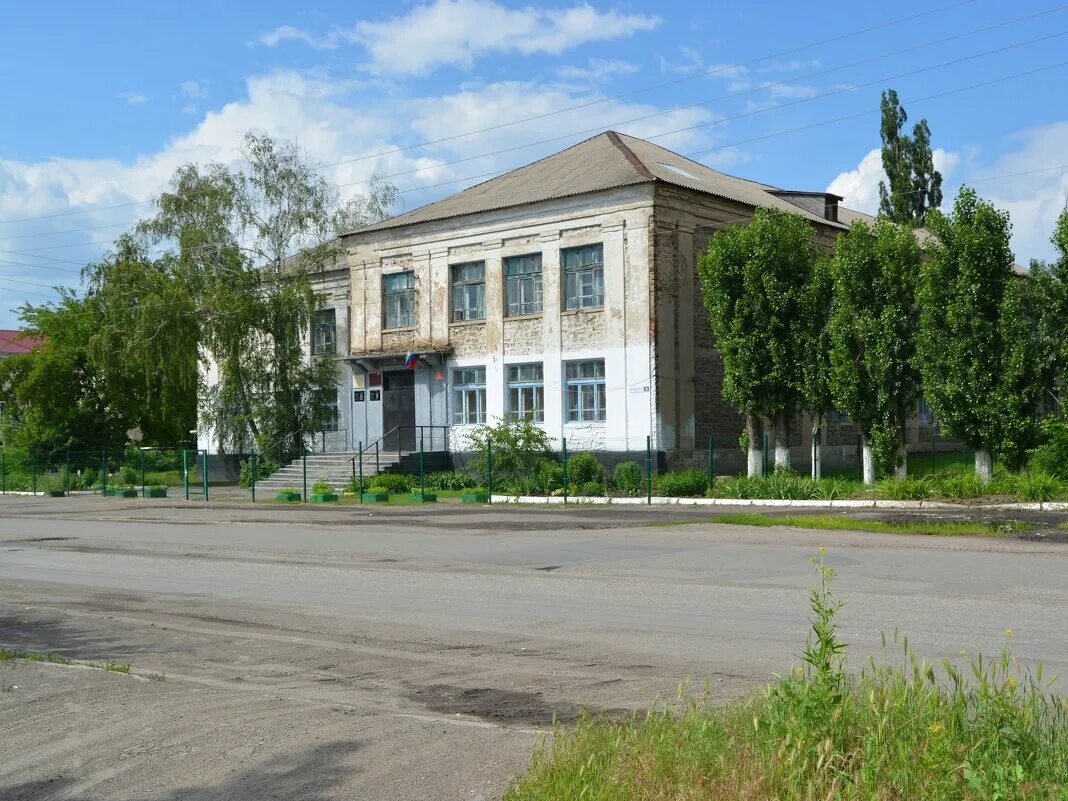 заводоуправление,двухэтажное здание. улица мировой коммуны шахты. недострой ул коммуны 70. мировая коммуна 38 шахты кафе. ростовская дистанция пути.