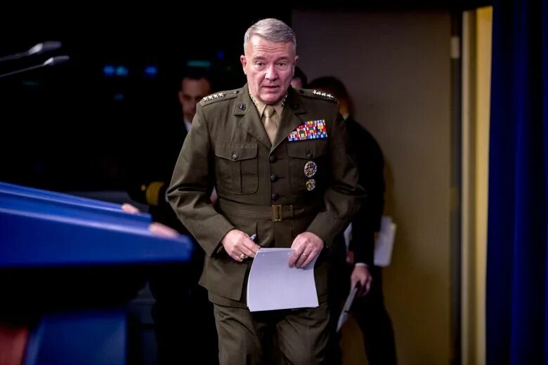 Адмирал сша в юбке. Генералы в юбках. Генералы в юбках. Стэнли аллен маккристал. Генералы в юбках.