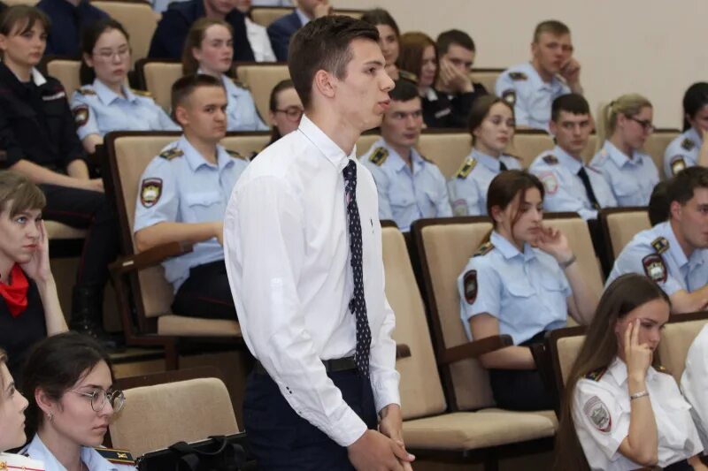 Курсантов слушателей образовательных учреждений