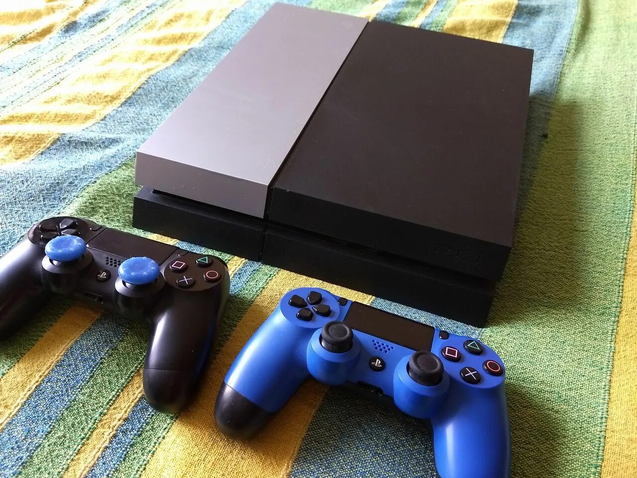 Ps4 slim 500gb. Продать плейстейшен. Продать плейстейшен. Игровая приставка sony ps4. Playstation 4 slim.