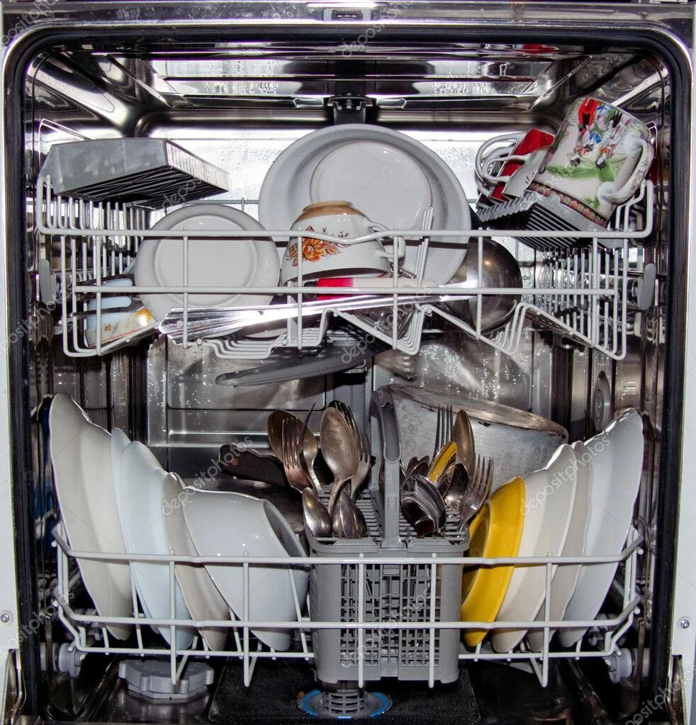 Питание посудомоечной машины машины. Правильная загрузка посудомоечной машины Электролюкс 45 см. Загрузка посуды в посудомоечную машину. Посудомойка для глубоких тарелок. Посуда в посудомойке.