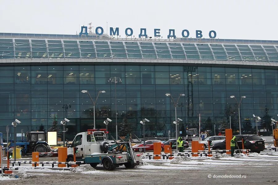 Москва аэропорт Домодедово. Аэропорт Домодедово сейчас. Аэропорт Домодедово спереди. Аэропорт Моска Домодедово. Лайн домодедово