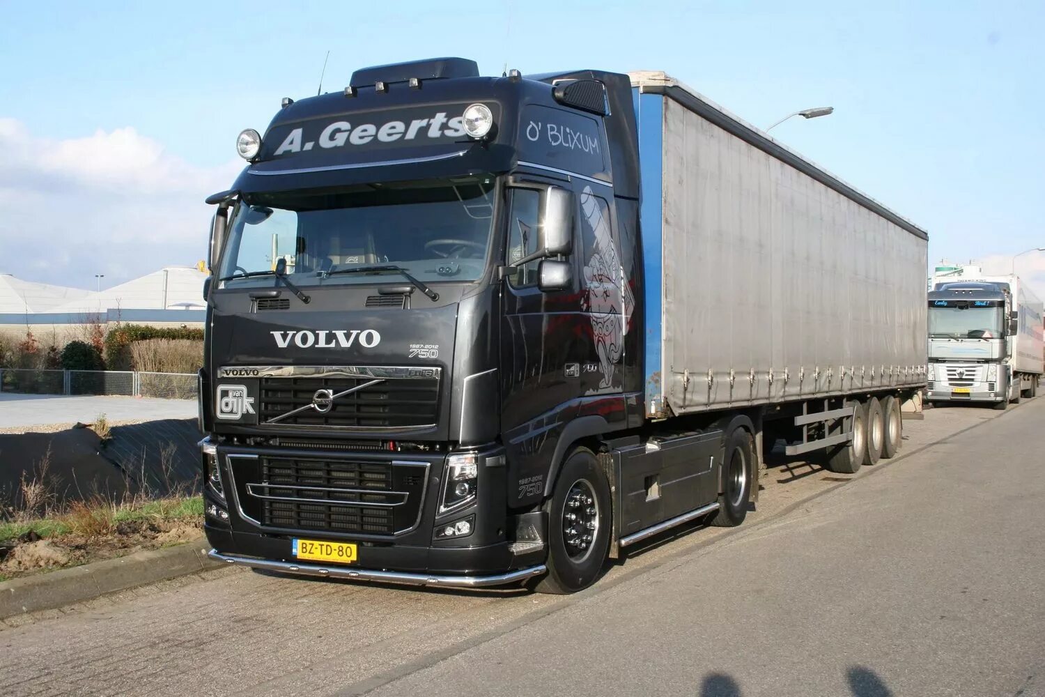 Volvo fh12 Грузовики. Тягач Вольво fh12. Вольво fh12 черная. Тягач Volvo fh12. Вольво тягач fh12