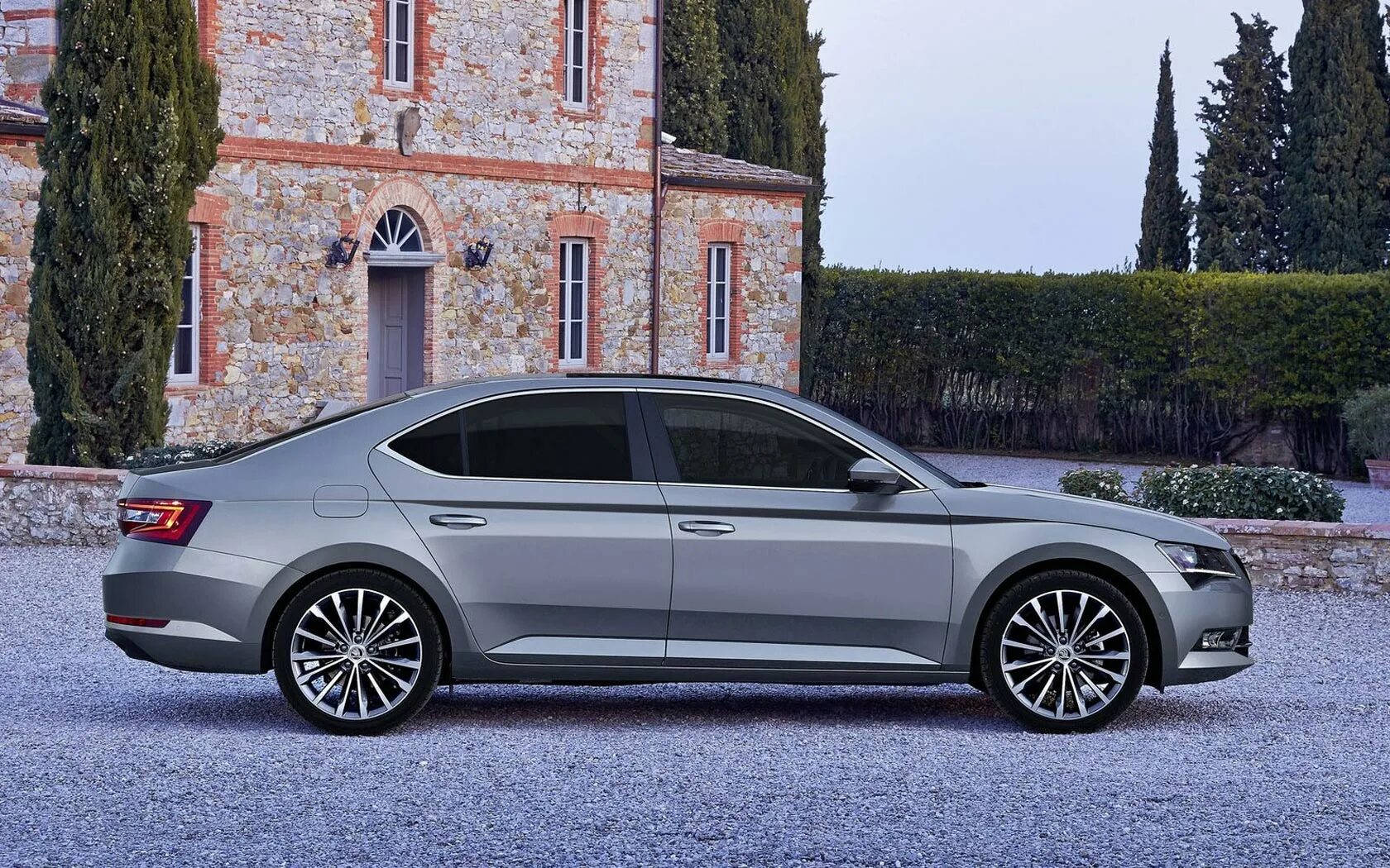 фото нового шкода суперб