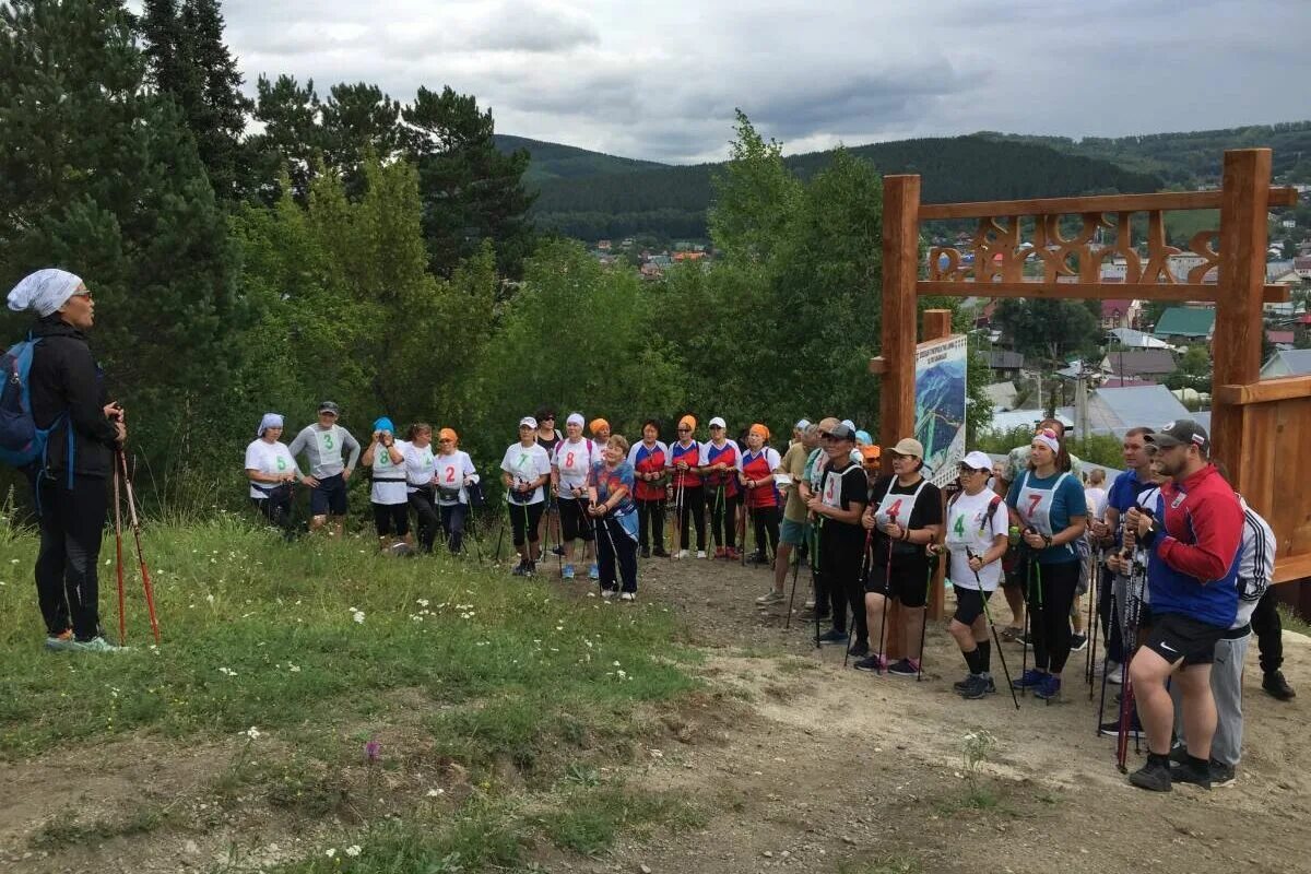 Комсомольская горно алтайск. Тропа здоровья Горно-Алтайск. Гора комсомолка Горно-Алтайск. Тропа здоровья город Горно Алтайск. Чепкин Горно Алтайск.