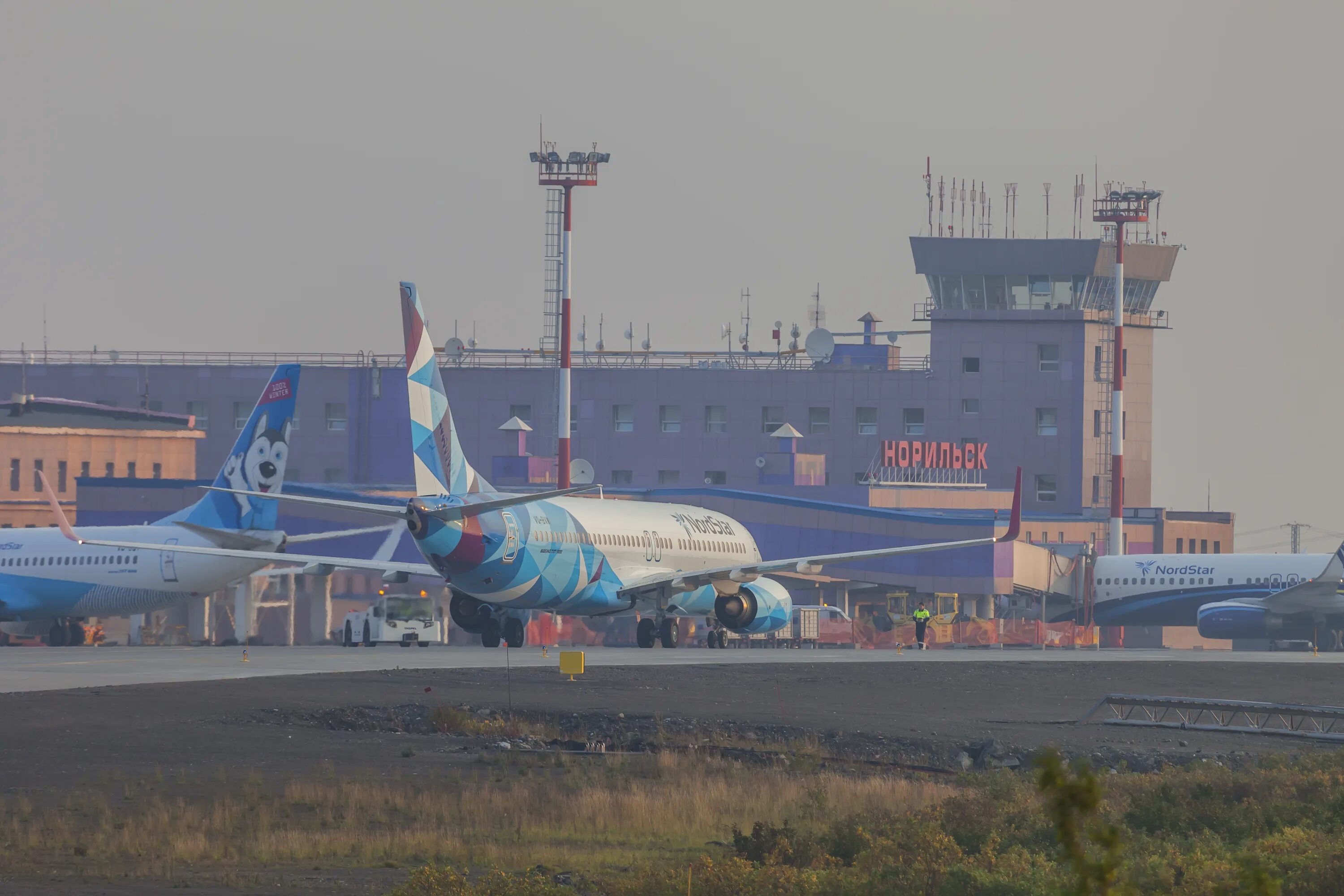 Норильский аэропорт 2022. Аэровокзал норильск. Норильск аэропорт картинки. Аэропорт дудинка. Международный аэропорт норильск.