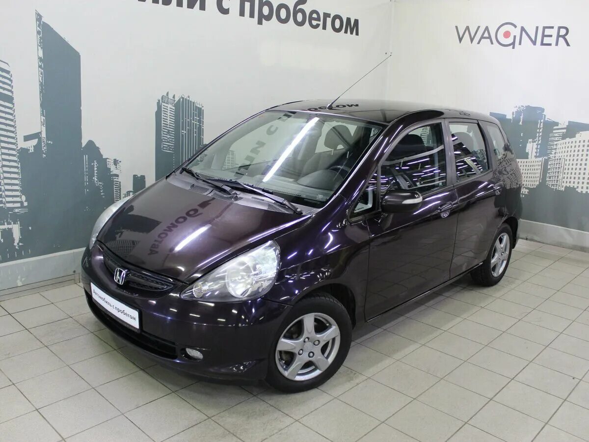 Автомобили с пробегом нижний тагил. Honda Jazz 1.3 MT черный. Хонда джаз 2011 1.3 механика. Хонда джаз 2005 1.3 салон. Honda Jazz 2003.