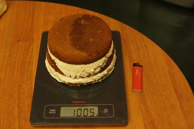 2 кг торта это сколько. Килограмм торта. Килограммовый торт. Торт 1,5 кг. Торт 1 кг.