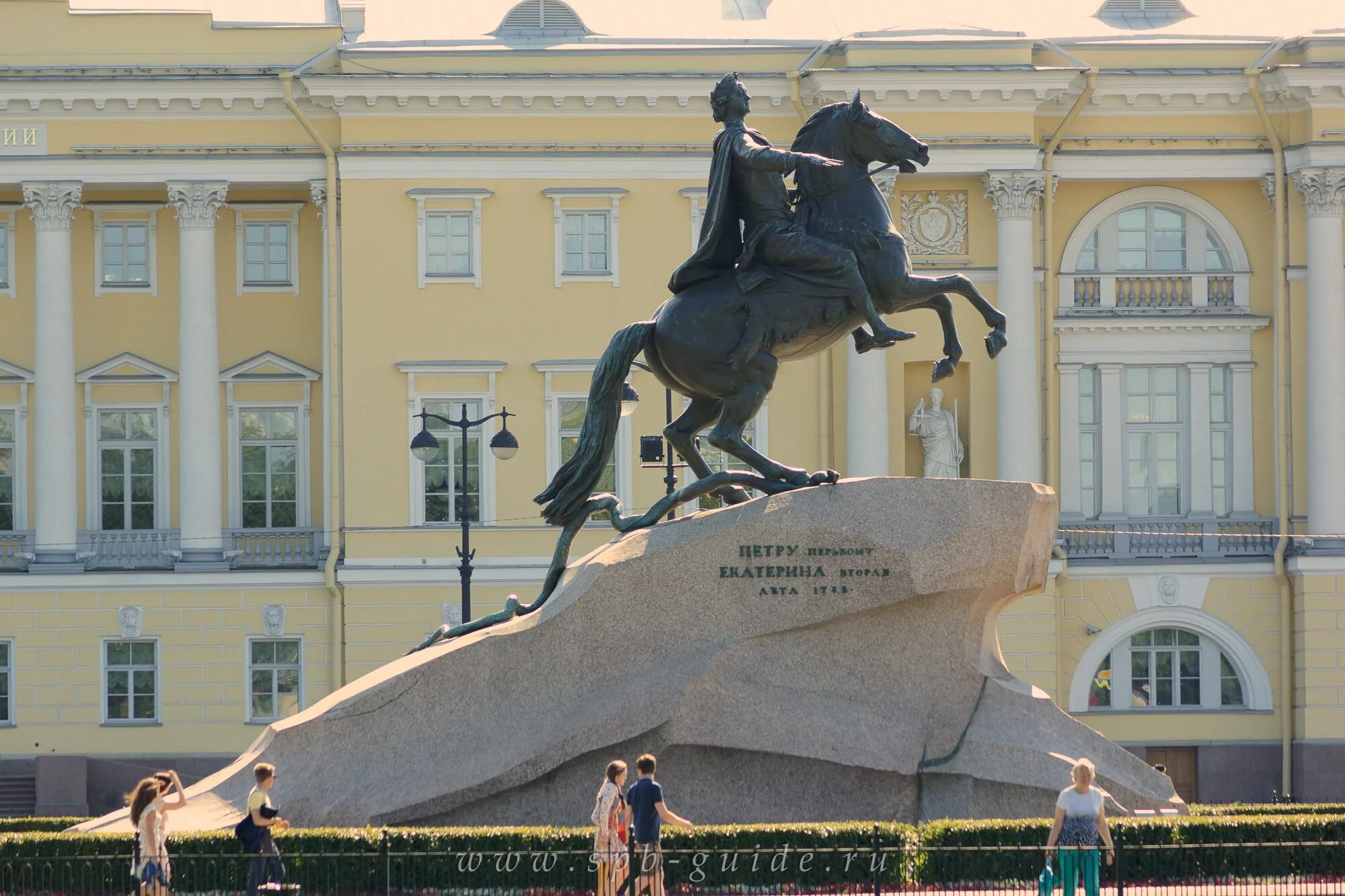 Спб первый. Памятник Петру 1 на коне в Санкт-Петербурге. Медный всадник Растрелли. Санкт Петербург эпоха Петра медный всадник. Медный всадник Конная статуя памятник, Санкт-Петербург.