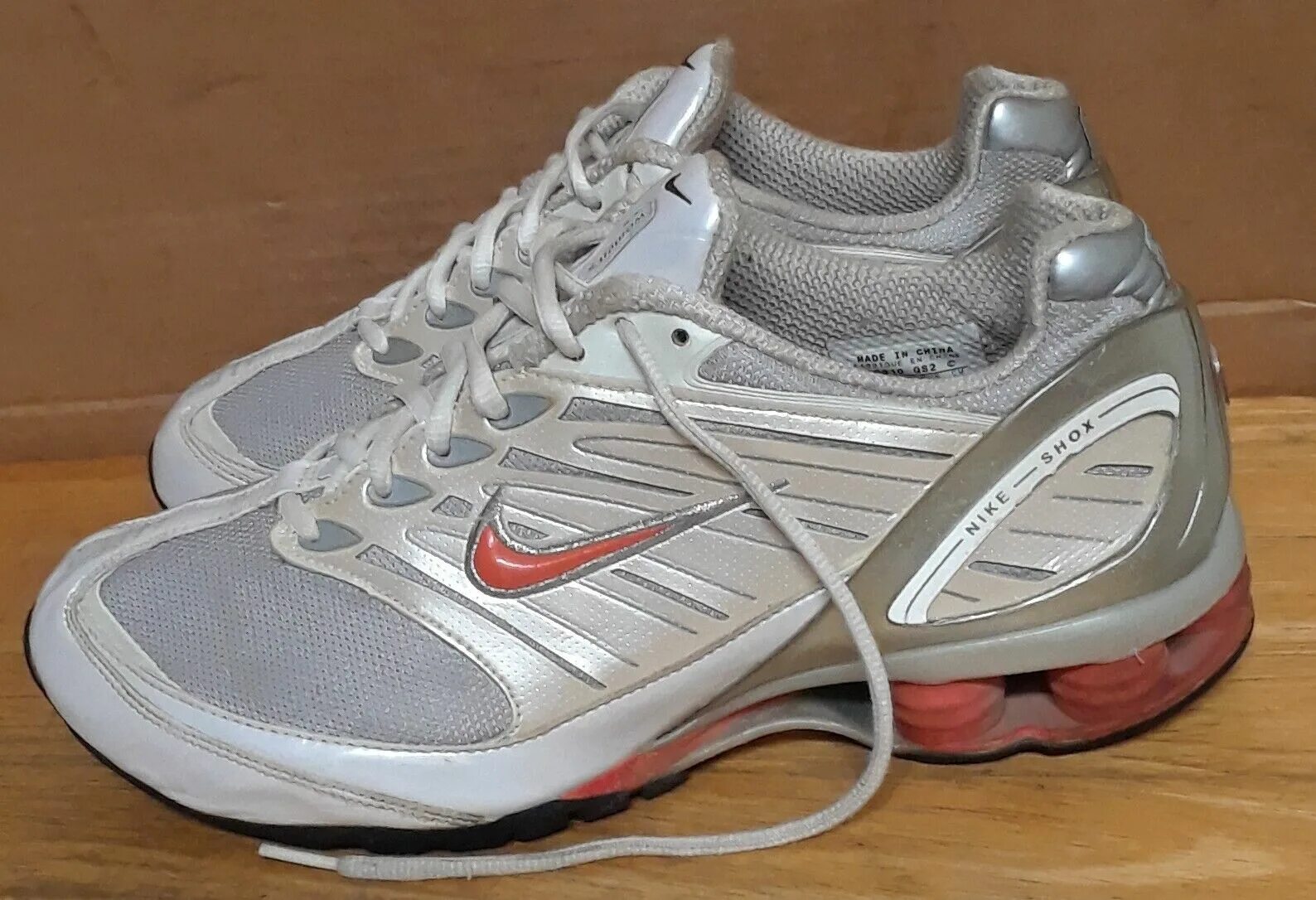 Кроссовки старый оскол. Найк шокс 2005. Nike Shox 2004. Найк шокс ТЛ 2005. Кроссовки найк 2005.