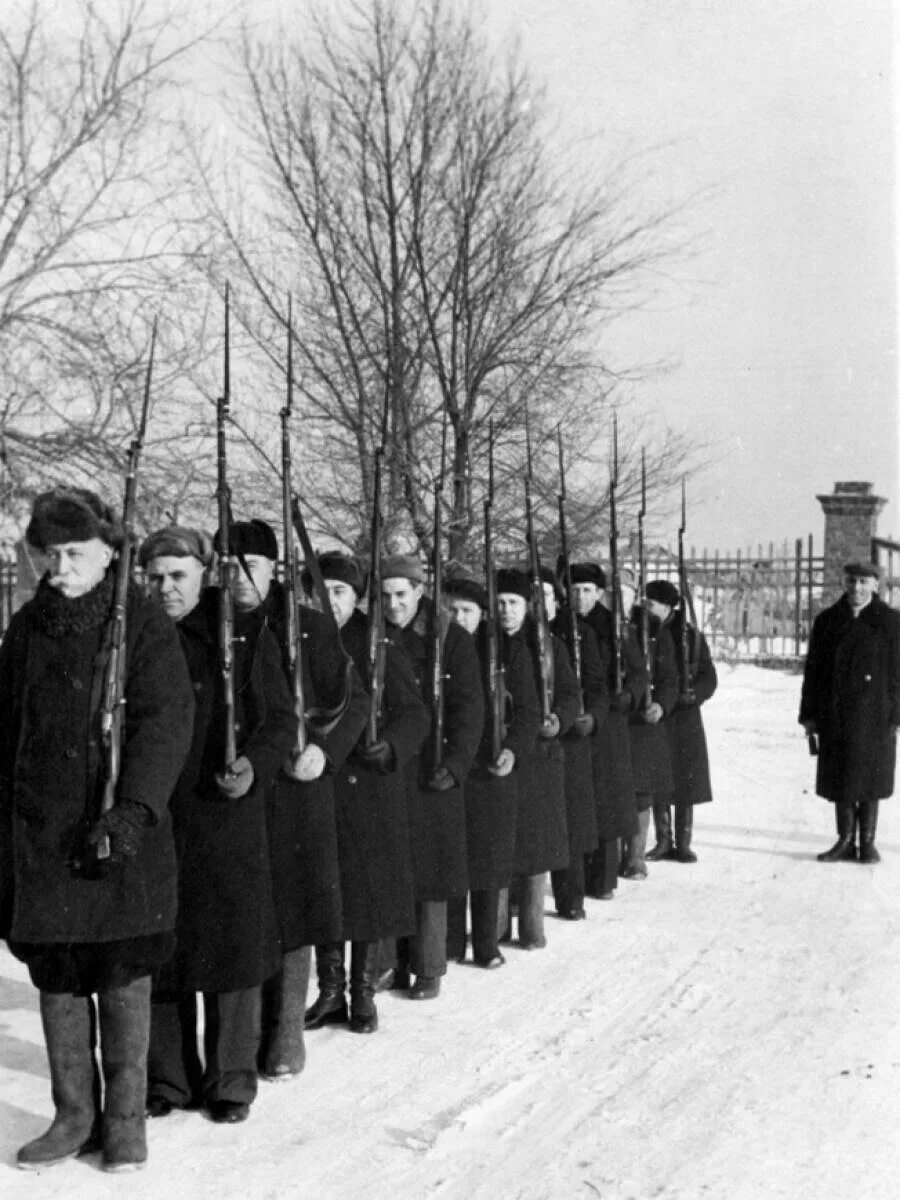 Народное ополчение в годы великой отечественной. Московское народное ополчение 1941. Саратовское ополчение 1941. Ополченцы Москвы 1941.