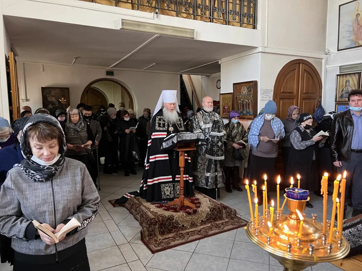 Понедельник первой седмицы великого поста последование. Богослужение 1 седмицы Великого поста. Православные молятся.