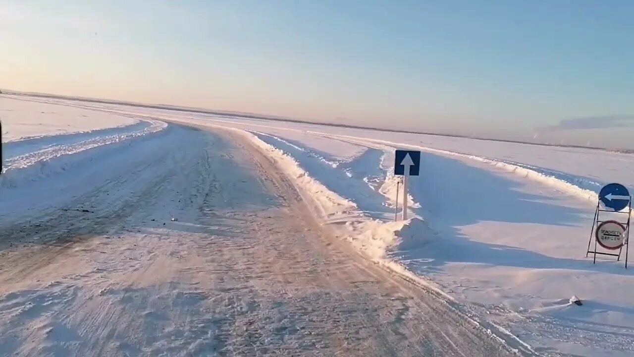 Переправа лена. Якутск переправа через Лену. Ледовая переправа Якутск Нижний Бестях. Зимняя переправа Якутск Нижний Бестях. Переправа Якутск-Нижний Бестях.