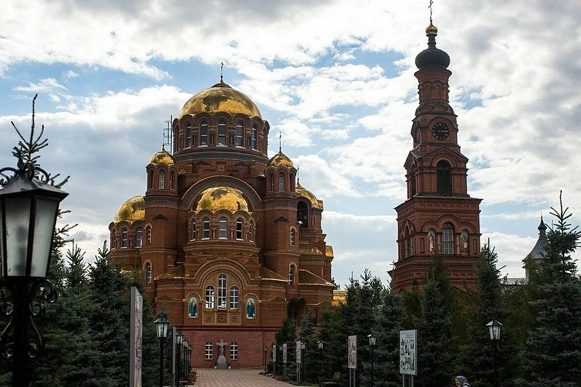 П саракташ оренбургской. Свято-Троицкая обитель милосердия в Саракташе. Свято-Троицкая Симеонова обитель милосердия п.Саракташ. Троицкая Симеонова обитель милосердия в Саракташе. Свято Троицкий Саракташский храм.