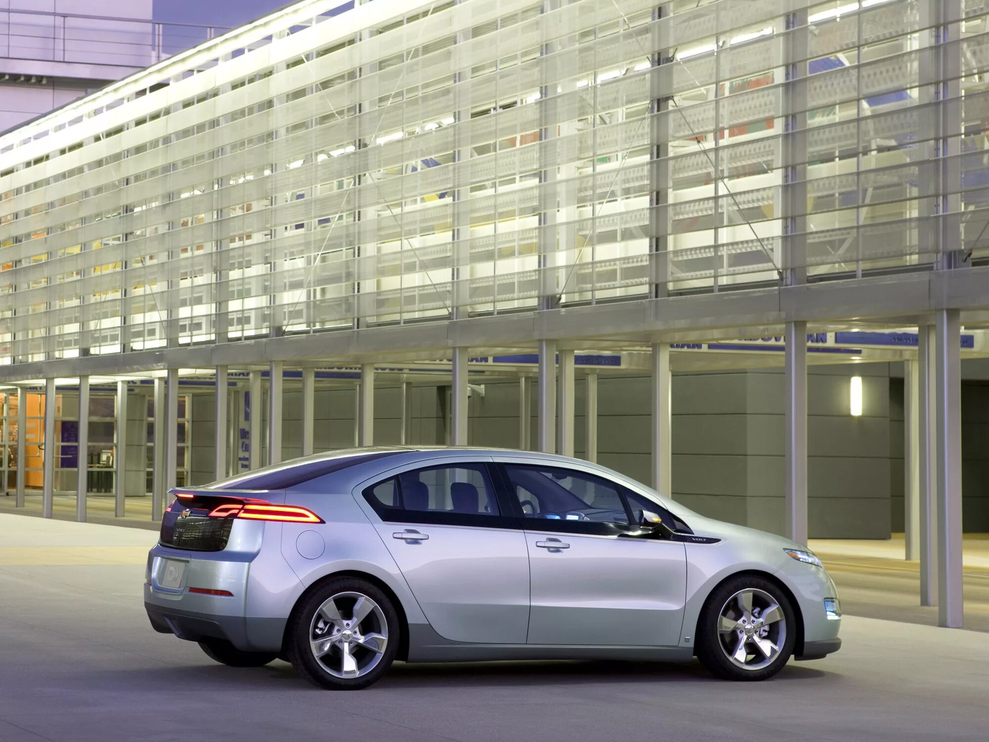 Вольт гибрид. Chevrolet Volt 2010. Шевроле вольт 2011. Chevrolet Volt седан. Chevrolet Volt 2013.